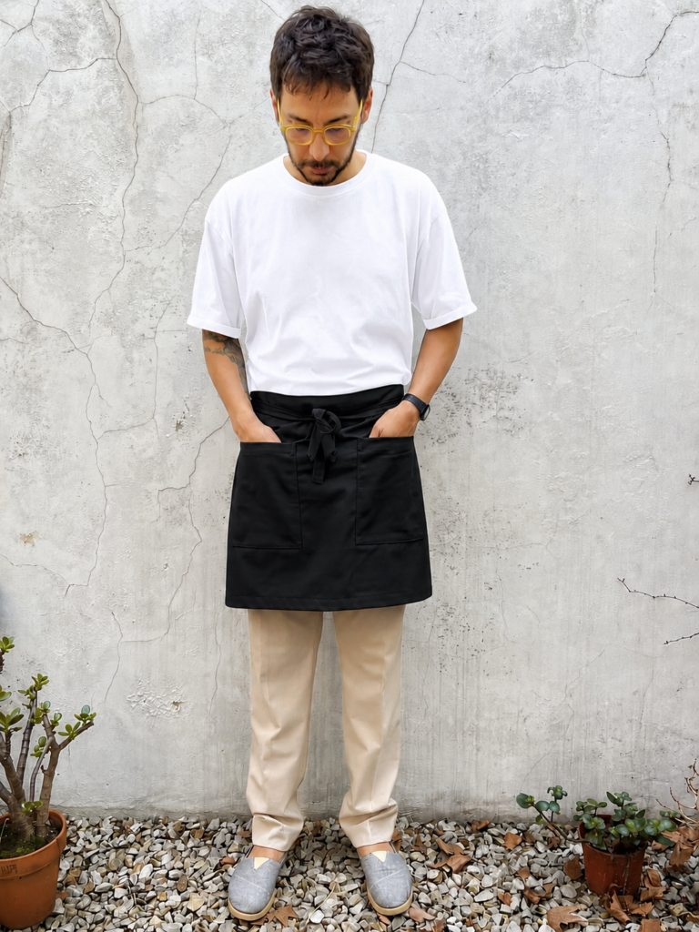 Faldón gastronómico negro con posibilidad de personalización con logo — SOBA uniformes Argentina